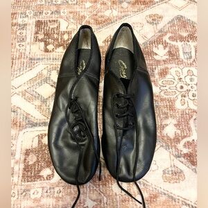 Capezio Jazz Shoes Lace Up Split Sole Size 7.5